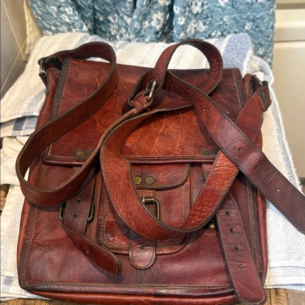 Vintage Leather Messenger Bag I pad holder
